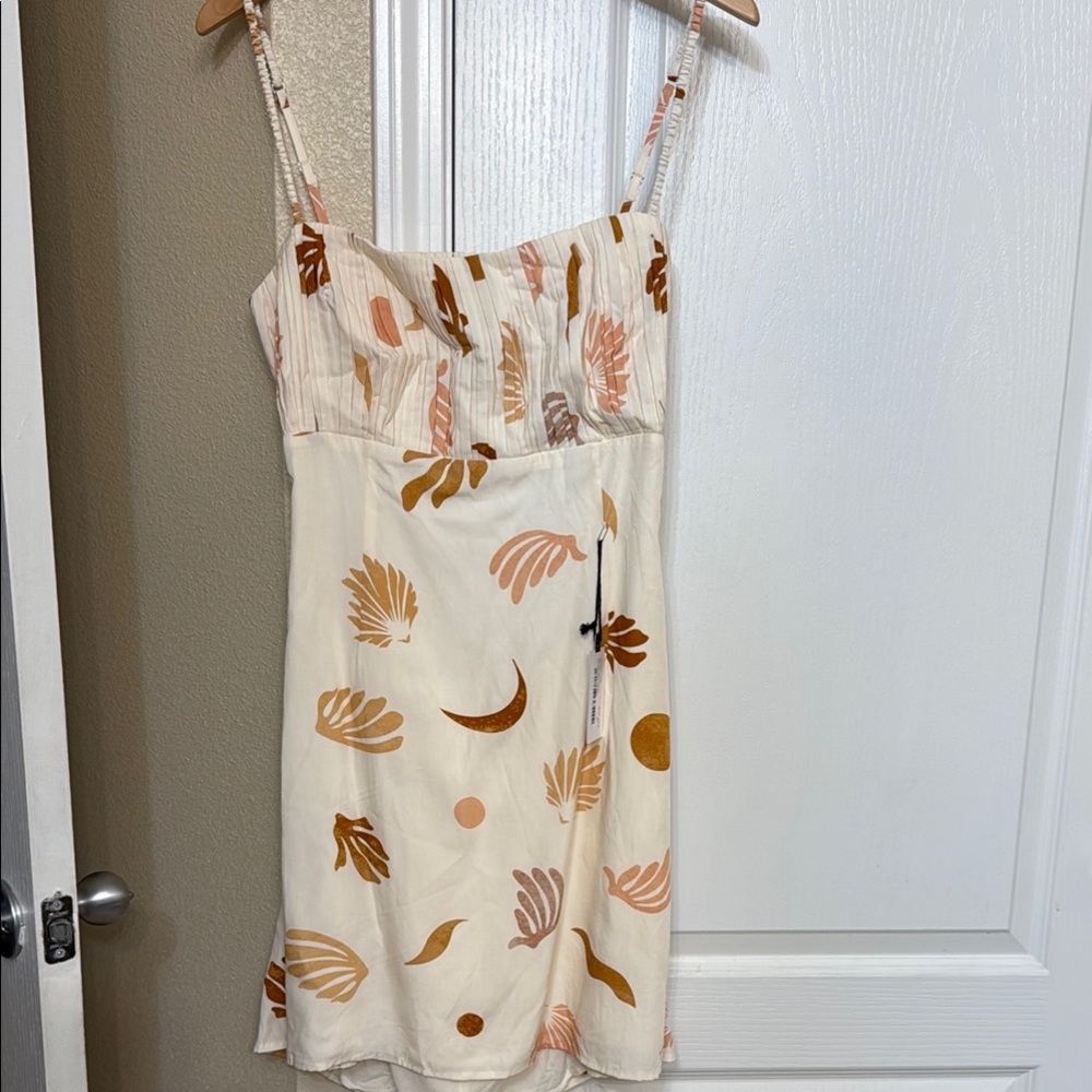 🍓🆕ASTR 
Elegant Cream and Brown Patterned Dress🆕🍓 - Picture 4 of 17